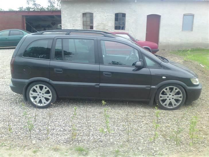 Opel Zafira 2.0 DTI 16v - her kan man se den er sænket:) billede 4