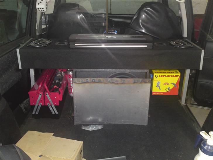 Opel Zafira 2.0 DTI 16v - anlægget i bag billede 8