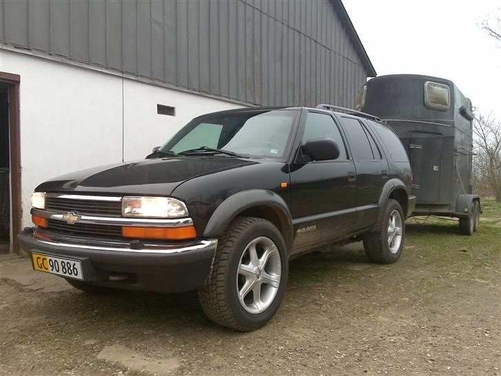 Chevrolet S10 Blazer 4,3 LT SOLGT - Noget den er rigtig god til. At trække en 2t hestetrailer!  :-) billede 7