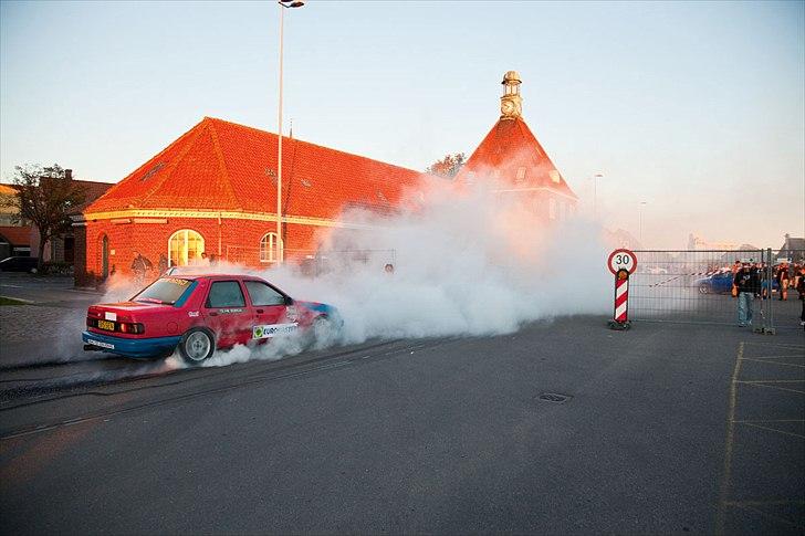 Ford sierra (den sorte bisse) - min drift sierra til vmax tour på nakskov havn billede 20