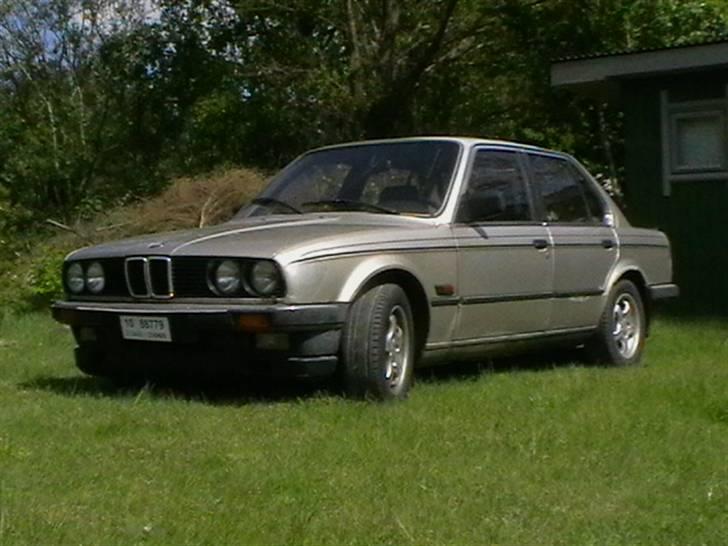 BMW 323 i billede 1