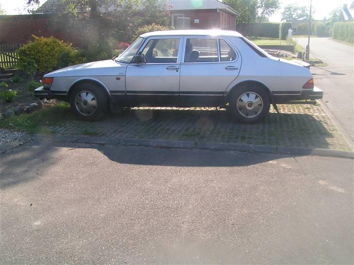 Saab 900 GLs *Færdelsesuheld* billede 1