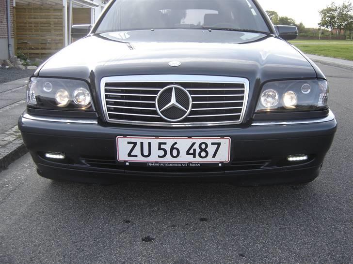 Mercedes Benz C220D SOLGT - nye lygter og grill, har indtil nu kun fået positiv respons billede 1