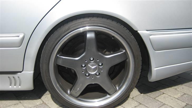 Mercedes Benz E 3,6 Lorinser DØD....  - Sys den mørkegrå farve står rigtig godt til bilens farve... billede 5