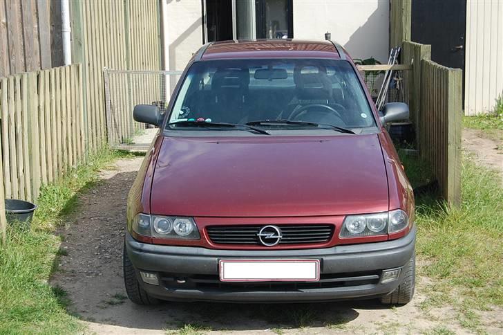 Opel astra f sedan billede 1