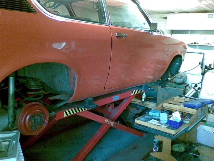 Opel kadett c coupé SOLGT - slebet lidt rust kanter før det bliver til noget seriøst billede 9