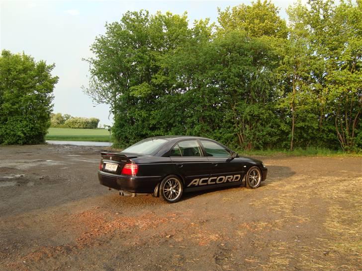 Honda Accord 1.8 i ls Byttet billede 1