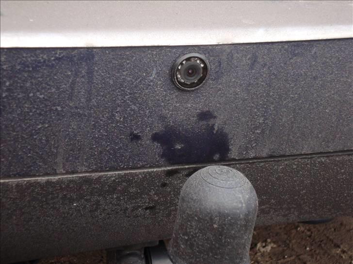 VW passat 1.9TDI 130HK 6GEAR - bakkamera sidder lige over anhænger, rigtig let at få campingvogn på den billede 5