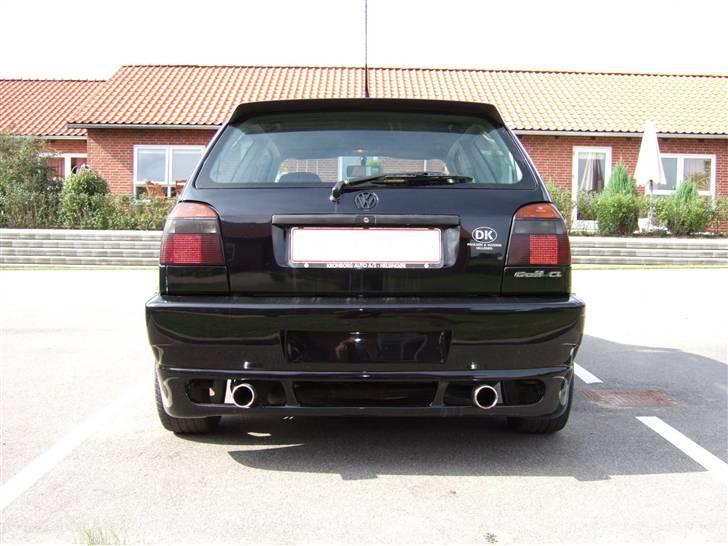 VW Golf 1,8 CL (Solgt) - RS bagkofanger med min hjemmelavet bagudstødning med 90 mm udgang i hver side billede 3