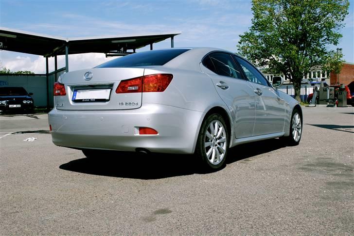 Lexus IS 220d Executive - Skråt bagfra. billede 5