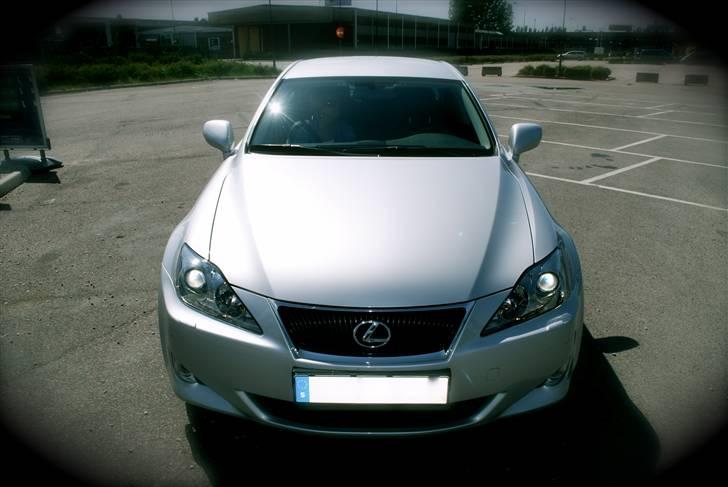 Lexus IS 220d Executive - Top-Front. billede 8