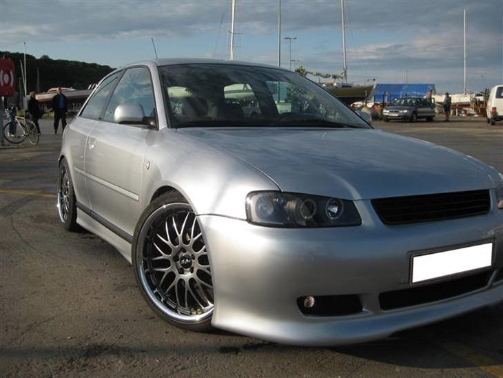 {{currentPhoto.altText}} billede {{currentPhoto.number}}