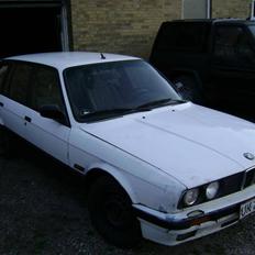 BMW 320 i touring solgt