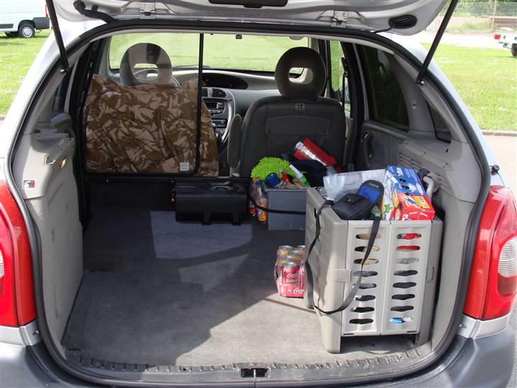Citroën Xsara Picasso - Det er altid rart med et stort bagagerum, så er der plads til ens pikpak billede 2