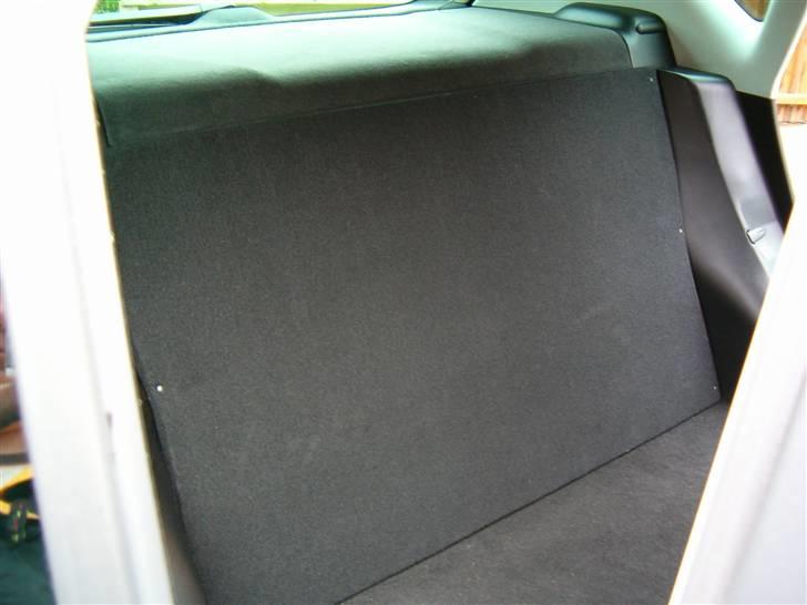 Seat Altea FR 2,0 TFSI  (SOLGT) - hjemlavet bagagerum opdeling , dejligt med et alm. bagagerum selvom man køre på guleplader  :-) billede 8