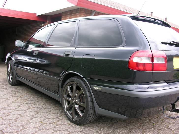 Volvo V40 T4 - ny pudset, kan lige skimte de gamles bil i genskindet.. billede 10