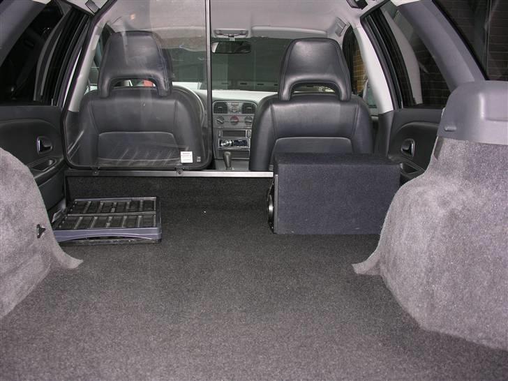 Volvo V40 T4 - Dejligt stort lasterum, utroligt det kan se så´n ud når man ryder op billede 14