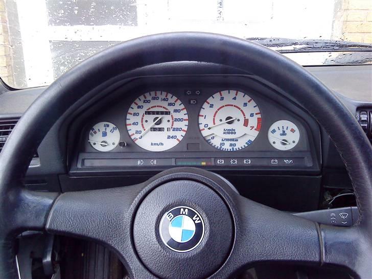 BMW 320i e30 billede 3