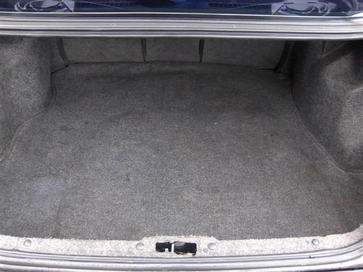 Subaru Legacy Turbo AWD - bagagerum---plads til en subwoofer---eller en grænsetur---måske begge dele billede 8