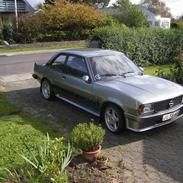 Opel ascona b 2.2 injection