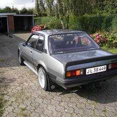 Opel ascona b 2.2 injection