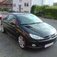 Peugeot 206 CC 1,6 16V . Total Skadet (Udbrændt)