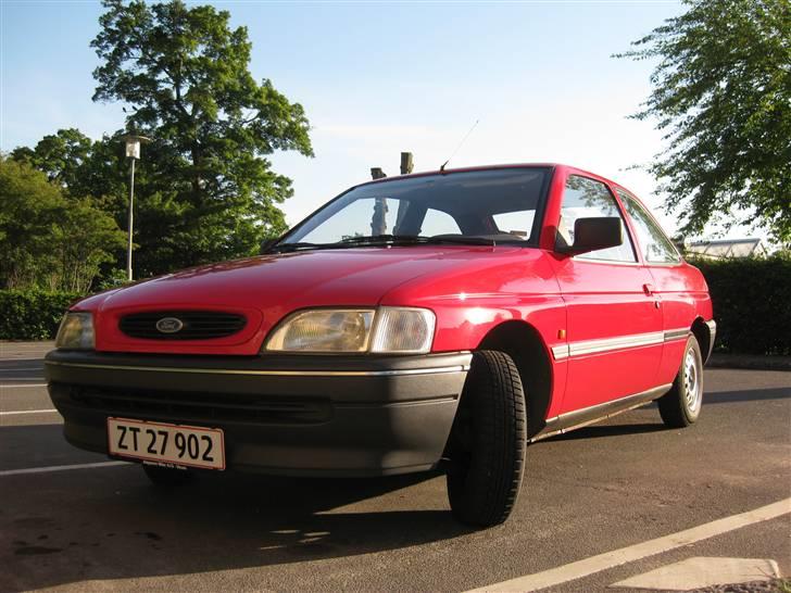 Ford Escort 1,8i CL billede 1