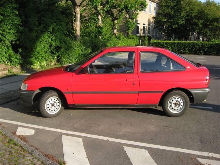 Ford Escort 1,8i CL billede 2