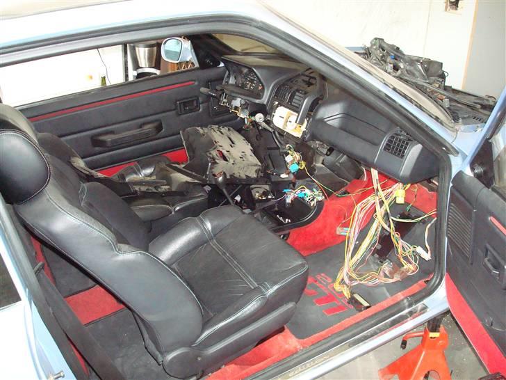 Peugeot 205 1,9 Gti 16v - Så skiftes der motor, det kræver at ledningsnettet skal skilles helt ad :( billede 14