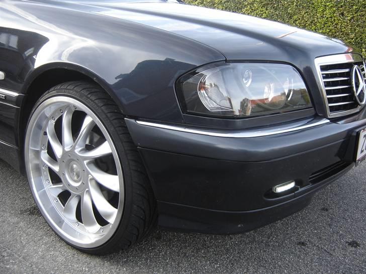 Mercedes Benz C220D SOLGT - Så fik jeg bygget en carport til Merceren. å billedet er den ikke helt færdig. billede 16