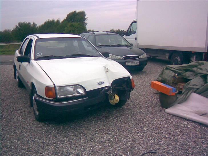 Ford sierra Død ;-( - Man skulle jo ned i moter rummet så koben er sku en fed ide:D billede 10