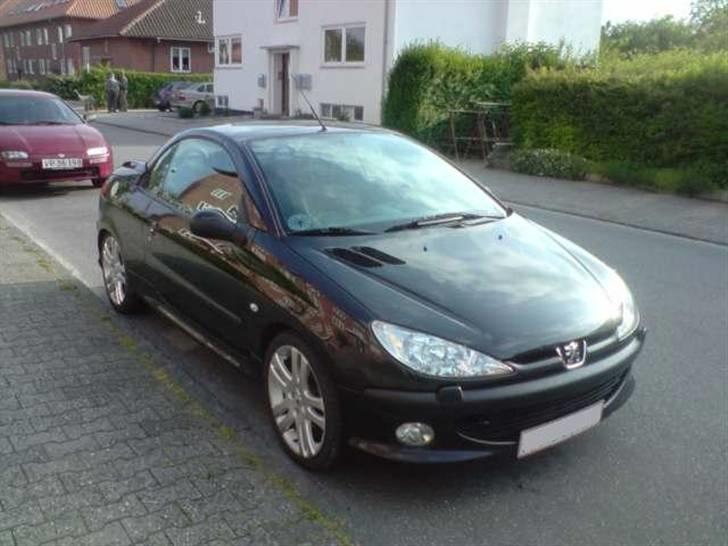 Peugeot 206 CC 1,6 16V . Total Skadet (Udbrændt) billede 2