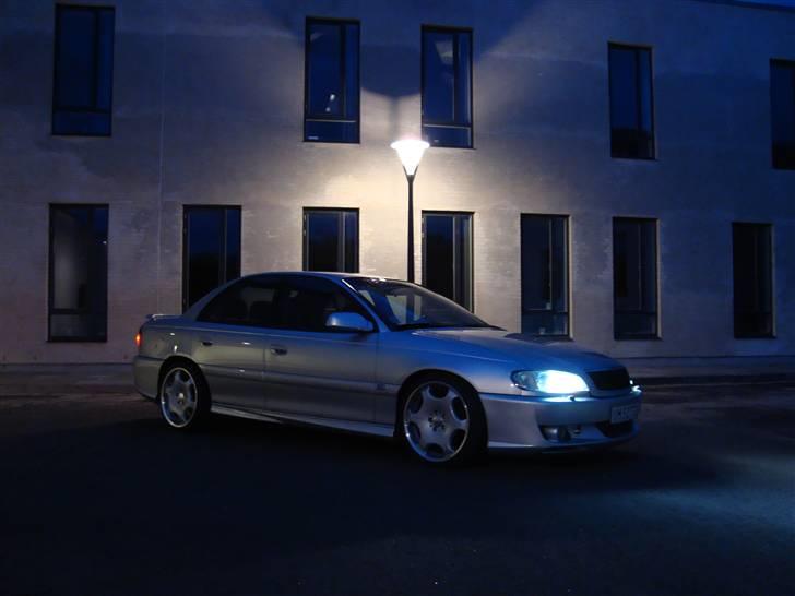 Opel Omega C Sport Irmscher - Ikke photoshop.. Bare en rigtig dygtig fotograf. billede 1