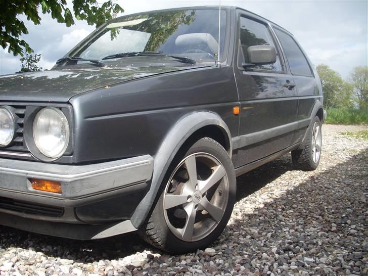 VW Golf 2.  SOLGT. - skal der køres en tur så er det VW der duer billede 1