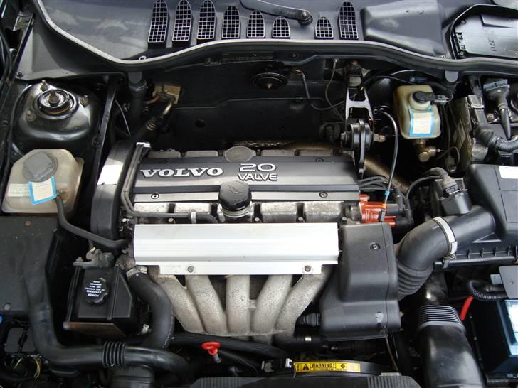 Volvo 850 GLT - En tur ned i maskinrummet. :D billede 18