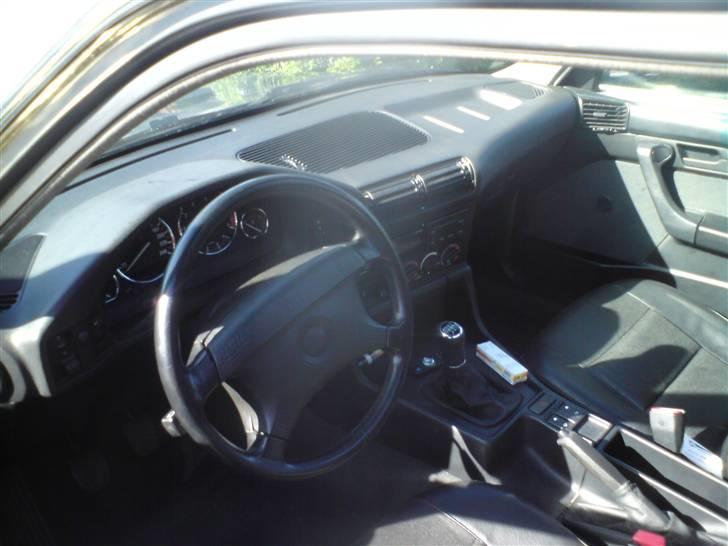 BMW E34 520I 24V - et billede af det nye rat og gearknop.. billede 15