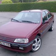 Peugeot 405