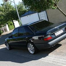 Mercedes Benz W124 260E