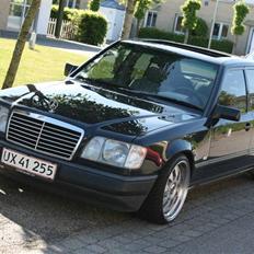 Mercedes Benz W124 260E