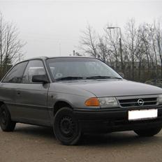 Opel Astra 1,6i - SOLGT