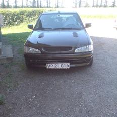 Ford Escort 1,8i sport (solgt)