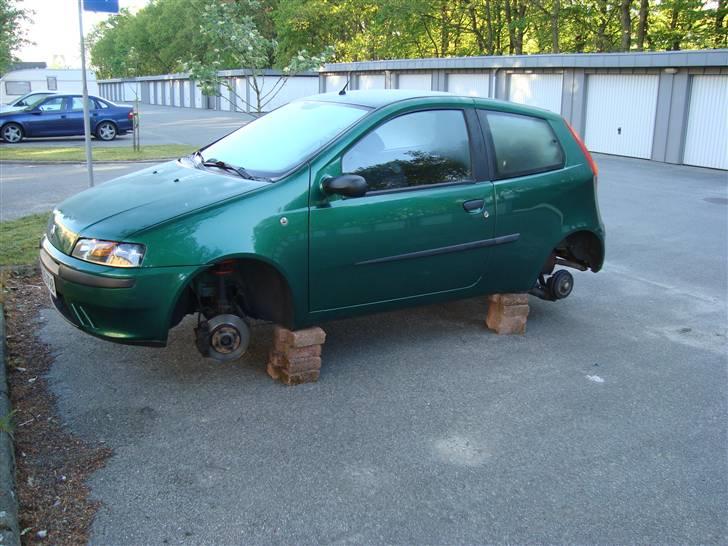 Fiat punto II - hvor uheldig kan man være selv mine låsebolde har de nakket *suk* billede 4