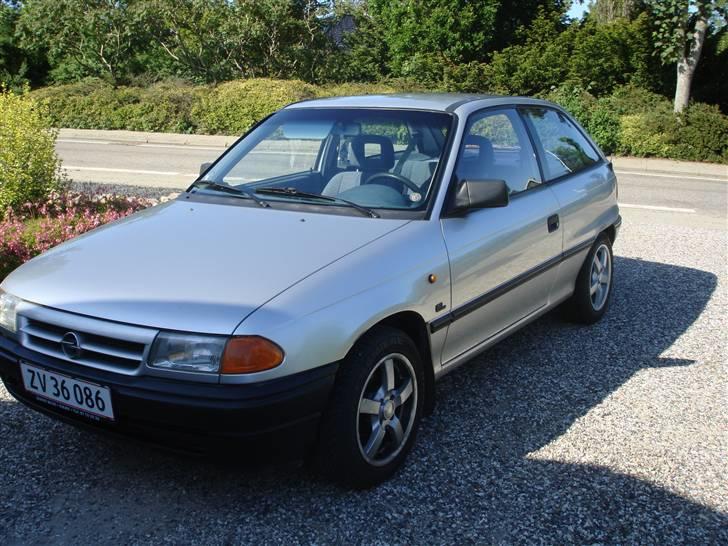 Opel Astra 1,6i  billede 1