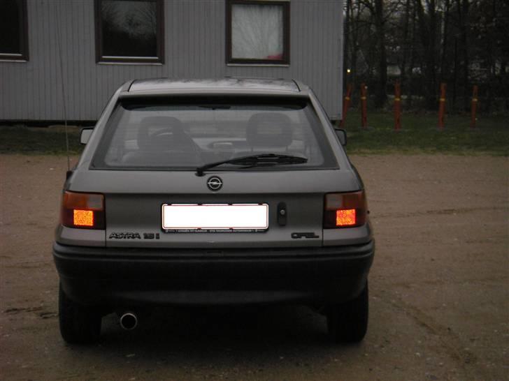 Opel Astra 1,6i - SOLGT billede 4