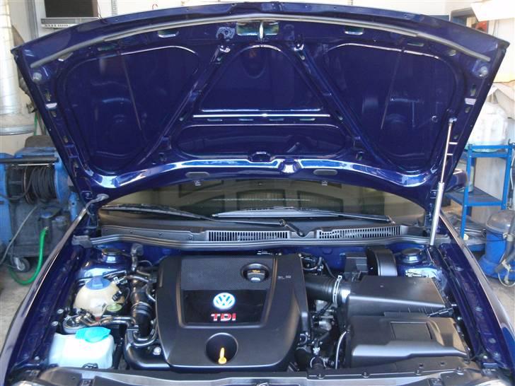 VW Golf IV TDI 150 Highline - Selvfølgelig også polleret på indersiden af hjelmen billede 3