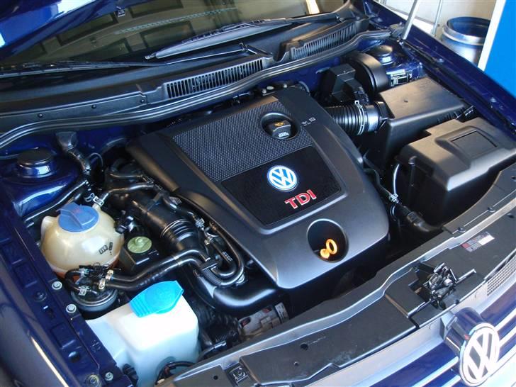 VW Golf IV TDI 150 Highline - Rengjort motor billede 4