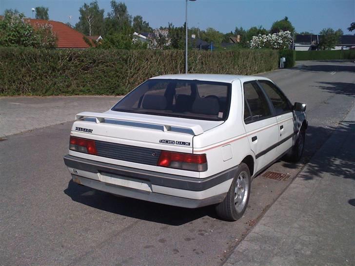 Peugeot 405 1,9 GLX (DØD MOTOR) - Bagenden og venstre side billede 4