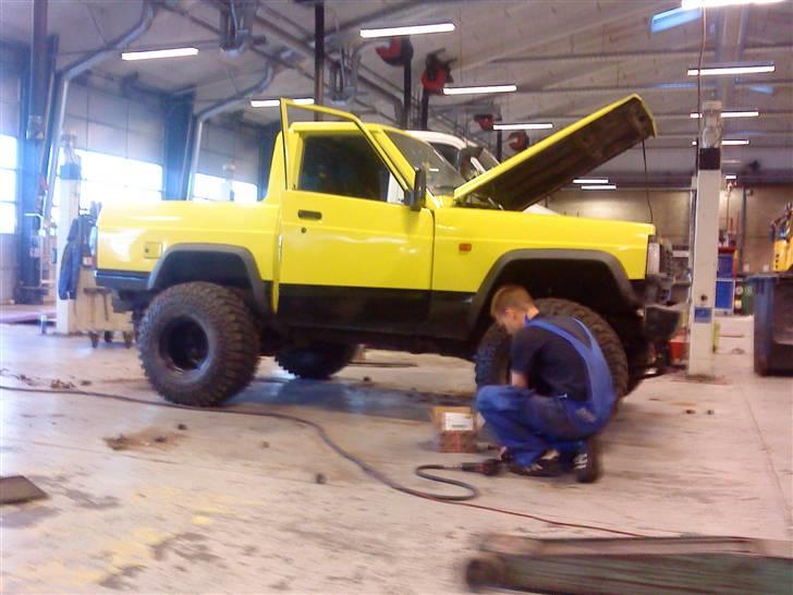 Nissan Patrol 2.8 260 solgt - 2 timer efter jeg hentede den var vi igang med og bygge billede 2