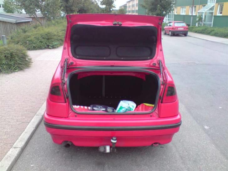 Seat Cordoba 1.4 *Solgt* - Motorvej for at se hvad den kunne rende, og den stopped ved 180 på speedo, så det passer nok meget godt med de 157km/t som den er opgivet til..  billede 9