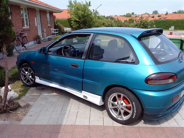 Mitsubishi Colt GLXI  (Byttet) - så kom der skørter på, - mangler stadig at få dem farvet.. billede 16